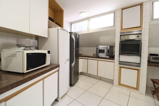 Cozinha de casa para alugar com 3 quartos, 360m² em Lídice, Uberlândia