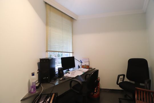 Escritório de casa para alugar com 3 quartos, 360m² em Lídice, Uberlândia