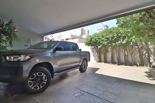 Garagem de casa para alugar com 3 quartos, 360m² em Lídice, Uberlândia