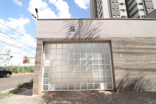Fachada de casa para alugar com 3 quartos, 360m² em Lídice, Uberlândia