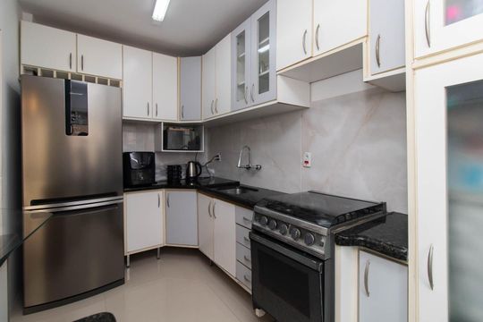 Cozinha de apartamento à venda com 3 quartos, 71m² em Cavalhada, Porto Alegre