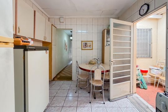 Cozinha de casa à venda com 1 quarto, 223m² em Bosque da Saúde, São Paulo