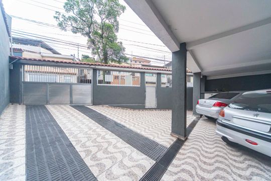 Garagem de casa à venda com 4 quartos, 380m² em Vila Luzita, Santo André