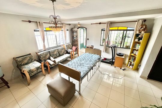 Sala de casa à venda com 3 quartos, 225m² em Vila Prado, São Paulo