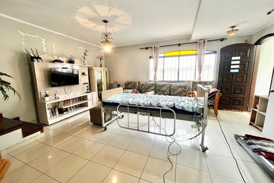 Sala de casa à venda com 3 quartos, 225m² em Vila Prado, São Paulo