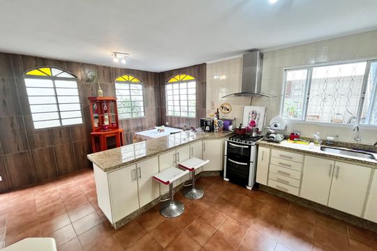 Cozinha de casa à venda com 3 quartos, 225m² em Vila Prado, São Paulo