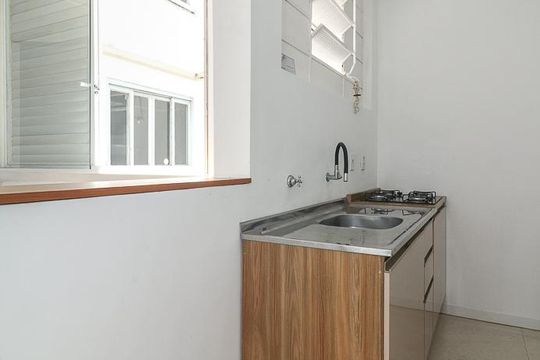Cozinha de apartamento à venda com 1 quarto, 43m² em Floresta, Porto Alegre