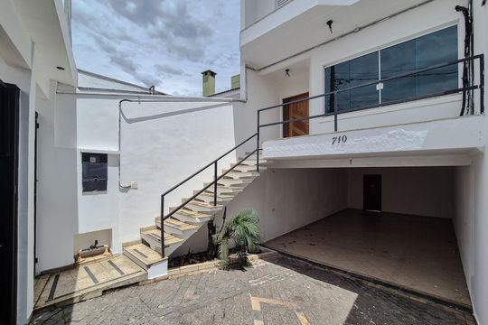Garagem de casa à venda com 3 quartos, 212m² em Nova Petrópolis, São Bernardo do Campo