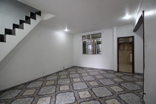 Sala de casa à venda com 5 quartos, 400m² em Taquara, Rio de Janeiro