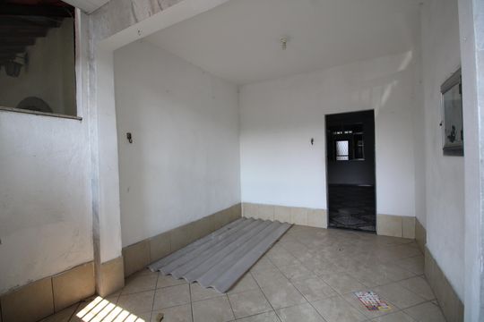 Garagem de casa à venda com 5 quartos, 400m² em Taquara, Rio de Janeiro