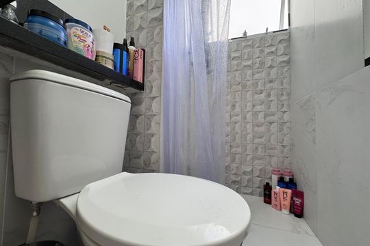 Banheiro Social de apartamento à venda com 2 quartos, 43m² em Recreio dos Bandeirantes, Rio de Janeiro