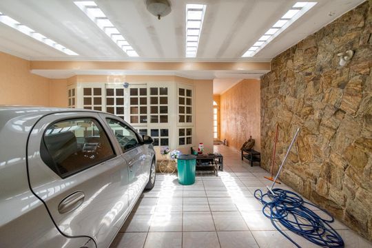 Garagem de casa à venda com 2 quartos, 217m² em Jardim Oriental, São Paulo