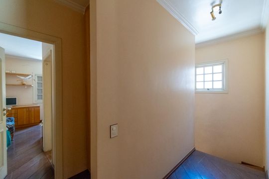 Corredor  de casa à venda com 2 quartos, 217m² em Jardim Oriental, São Paulo