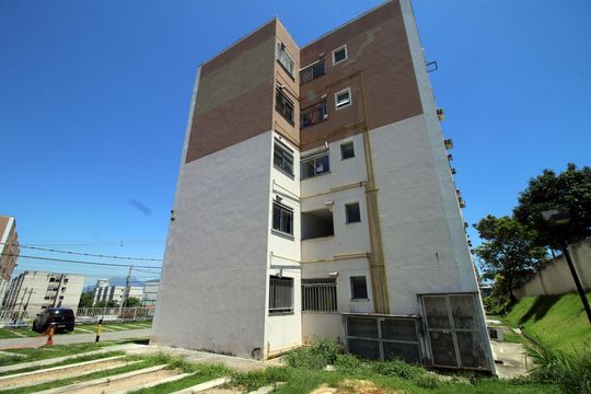 Fachada do bloco de apartamento para alugar com 2 quartos, 45m² em Pavuna, Rio de Janeiro