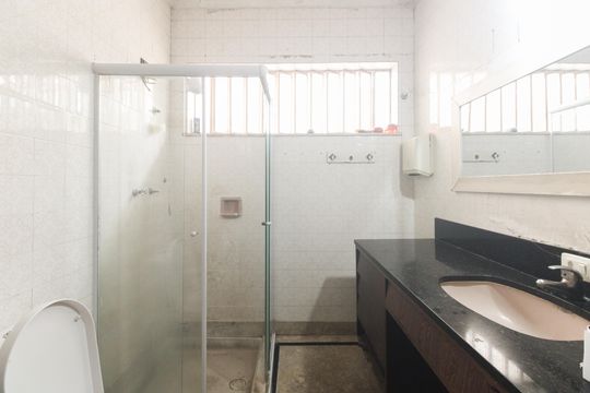 Banheiro 1 de casa à venda com 4 quartos, 240m² em Vila Moreira, São Paulo