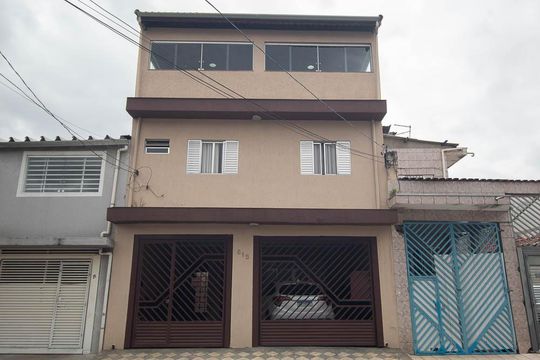 Fachada  de casa à venda com 5 quartos, 210m² em Parque Edu Chaves, São Paulo