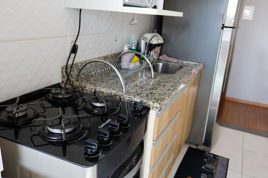 Cozinha de apartamento para alugar com 2 quartos, 50m² em Jardim Roberto, Osasco