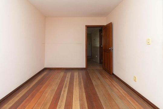 Sala de casa à venda com 3 quartos, 250m² em Ipanema, Porto Alegre