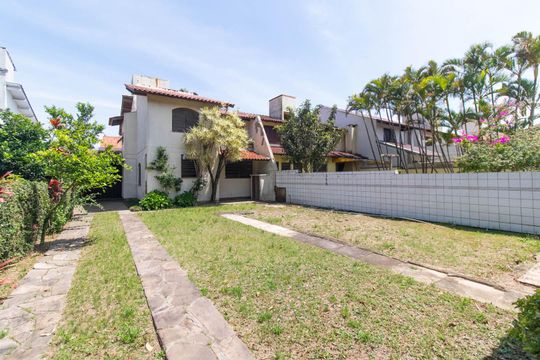 Quintal de casa à venda com 3 quartos, 250m² em Ipanema, Porto Alegre