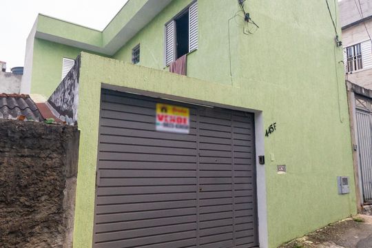 Fachada de casa à venda com 2 quartos, 68m² em Vila Fachini, São Paulo