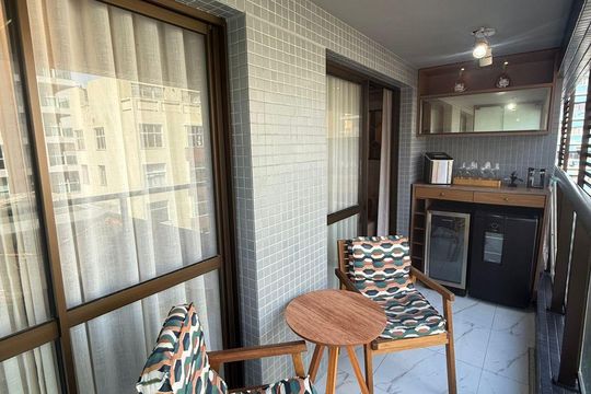 Varanda de kitnet/studio para alugar com 1 quarto, 31m² em Barra, Salvador
