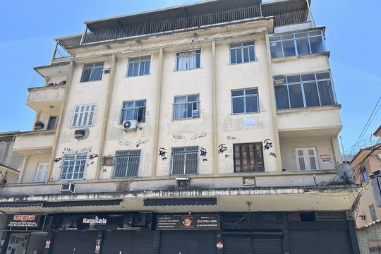 Fachada + plaquinha de apartamento à venda com 1 quarto, 44m² em Encantado, Rio de Janeiro