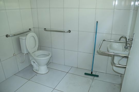 Casa para alugar com 3 quartos, 277m² em Jardim Arabutan, Embu das Artes