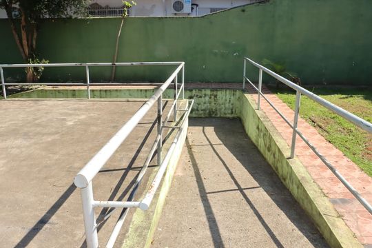 Casa para alugar com 3 quartos, 277m² em Jardim Arabutan, Embu das Artes