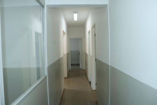 Casa para alugar com 3 quartos, 277m² em Jardim Arabutan, Embu das Artes