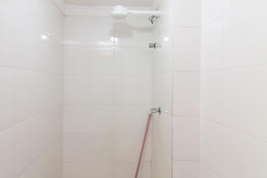 Banheiro de casa de condomínio para alugar com 2 quartos, 51m² em Itaquera, São Paulo