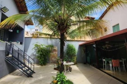 Área externa de casa à venda com 2 quartos, 225m² em Arvoredo, Contagem