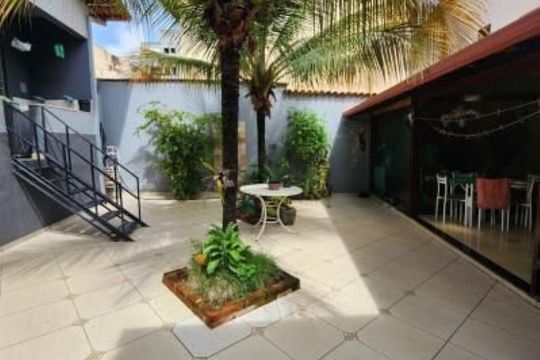 Área externa de casa à venda com 2 quartos, 225m² em Arvoredo, Contagem