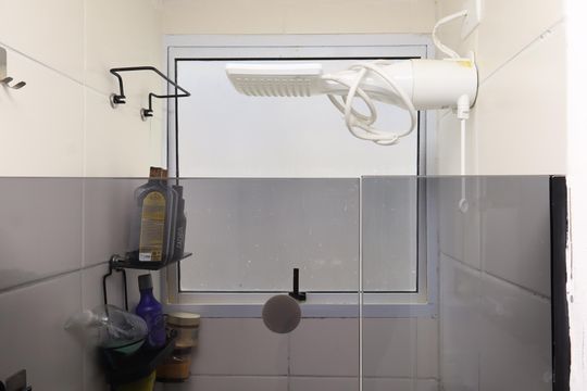 Banheiro Social de apartamento para alugar com 2 quartos, 54m² em Piatã, Salvador