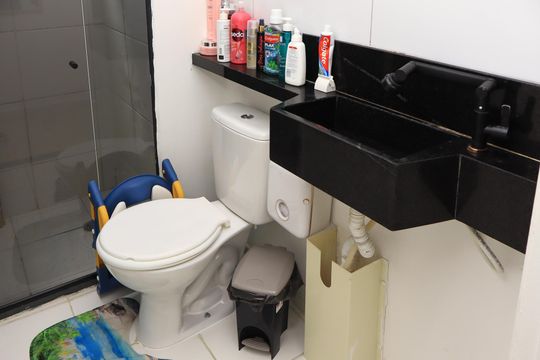 Banheiro Social de apartamento para alugar com 2 quartos, 54m² em Piatã, Salvador