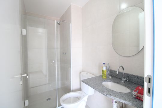 Banheiro Social de apartamento à venda com 3 quartos, 56m² em Jardim Santo Antoninho, São Paulo