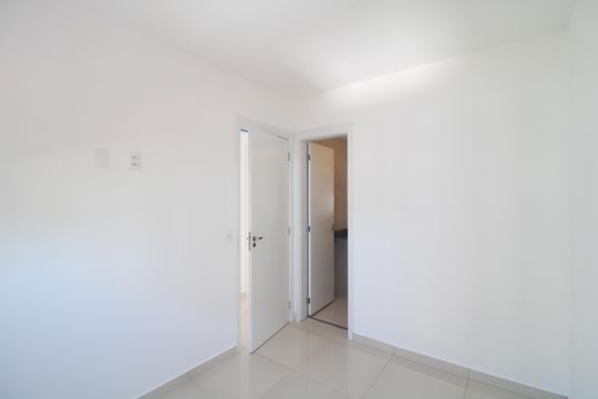 Suite de apartamento à venda com 3 quartos, 56m² em Jardim Santo Antoninho, São Paulo