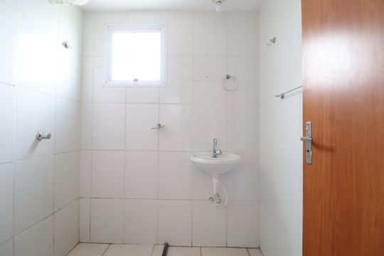 Banheiro Social de apartamento para alugar com 2 quartos, 55m² em Shopping Park, Uberlândia
