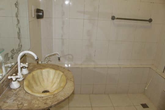 Banheiro social de apartamento para alugar com 3 quartos, 147m² em Vila Buarque, São Paulo