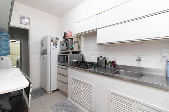 Cozinha e Área de Serviço de apartamento à venda com 3 quartos, 75m² em Santana, Porto Alegre