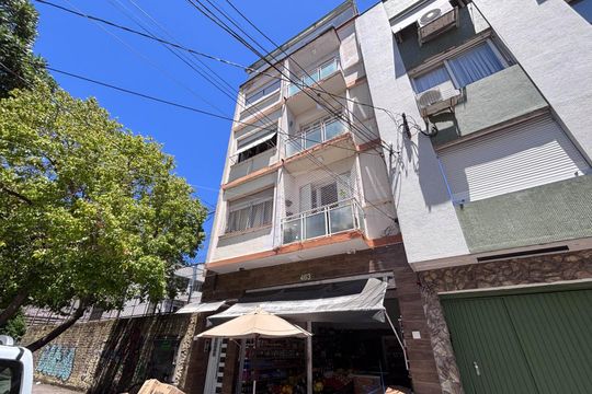 Fachada de apartamento à venda com 3 quartos, 75m² em Santana, Porto Alegre