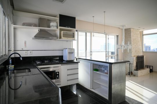 Cozinha de apartamento à venda com 2 quartos, 100m² em Vila Brasilio Machado, São Paulo