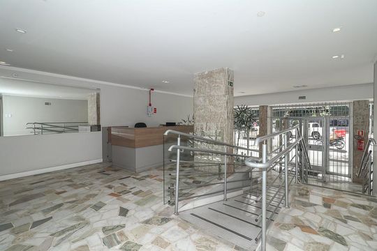 Hall de entrada de apartamento à venda com 2 quartos, 95m² em Centro Histórico, Porto Alegre