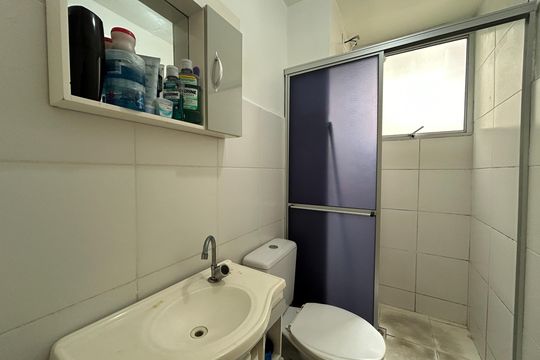 Banheiro de apartamento para alugar com 2 quartos, 42m² em Santos Dumont, São Leopoldo