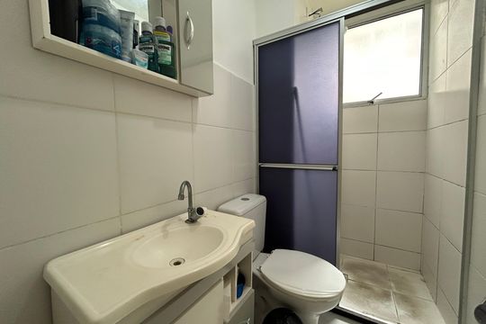 Banheiro de apartamento para alugar com 2 quartos, 42m² em Santos Dumont, São Leopoldo