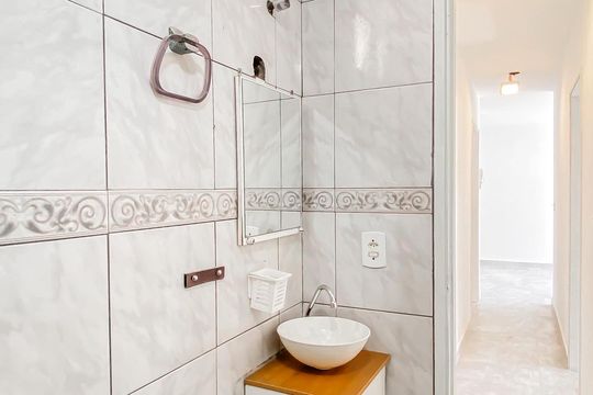 Banheiro de apartamento para alugar com 2 quartos, 55m² em Arthur Alvim, São Paulo