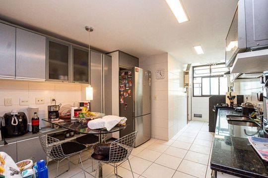 Apartamento à venda com 4 quartos, 258m² em Charitas, Niterói