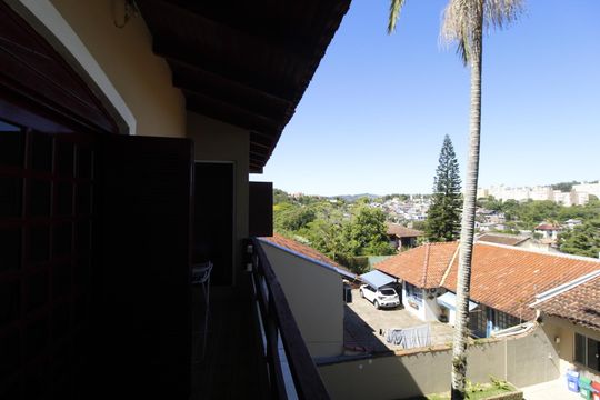 Sacada de casa à venda com 5 quartos, 321m² em Jardim Sabará, Porto Alegre
