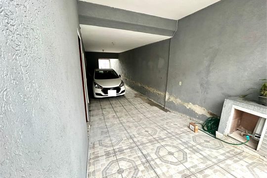 Garagem de casa à venda com 3 quartos, 200m² em Jardim America, Guarulhos