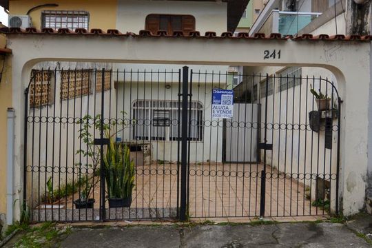 Fachada de casa à venda com 4 quartos, 130m² em Vila Tiradentes, São Paulo