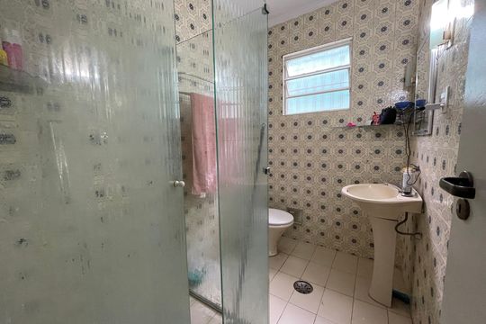 Banheiro 1 de casa à venda com 2 quartos, 140m² em Jardim Esmeralda, São Paulo